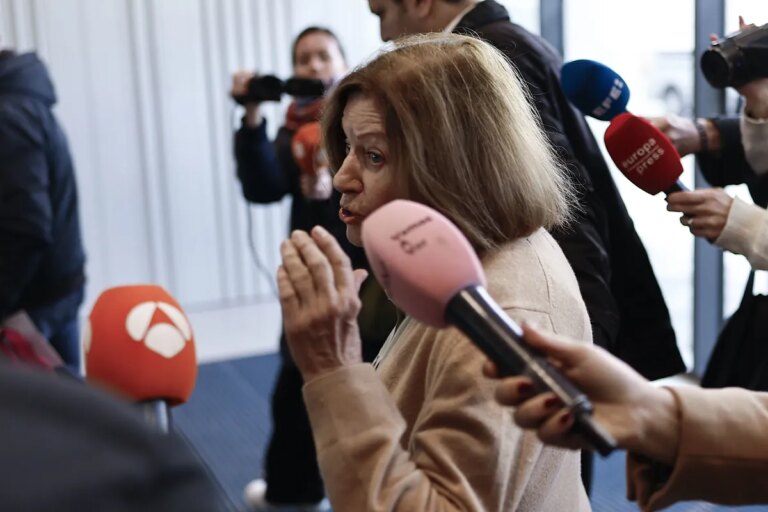 La mujer de Raphael: "Va muy, muy bien" pero "resignado" por la cancelación de sus conciertos