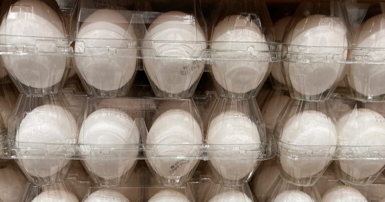 La FDA elevó su nivel de alerta de retiro de huevos vendidos en Costco por riesgo de salmonela