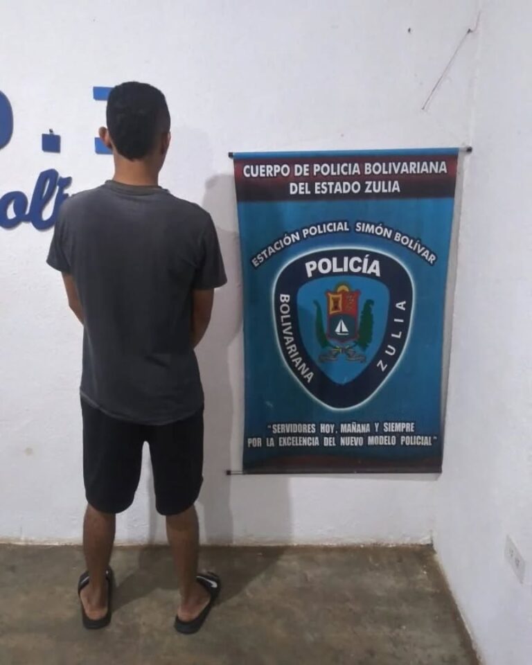A mordiscos atacó a su pareja