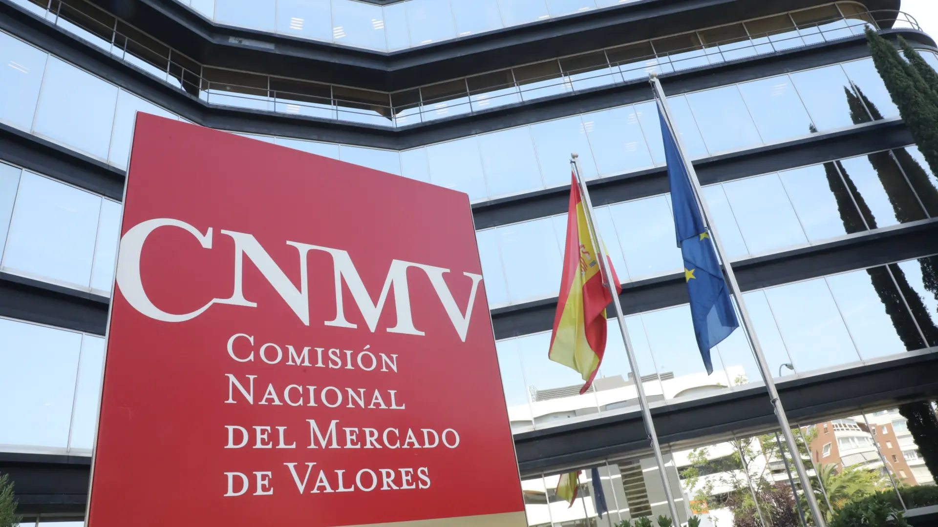 La normativa ‘cripto’ entra en vigor con división entre los bancos sobre su comercialización