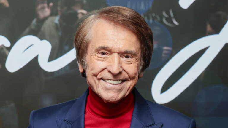 La mujer de Raphael anuncia que el cantante ya tiene fecha de alta hospitalaria