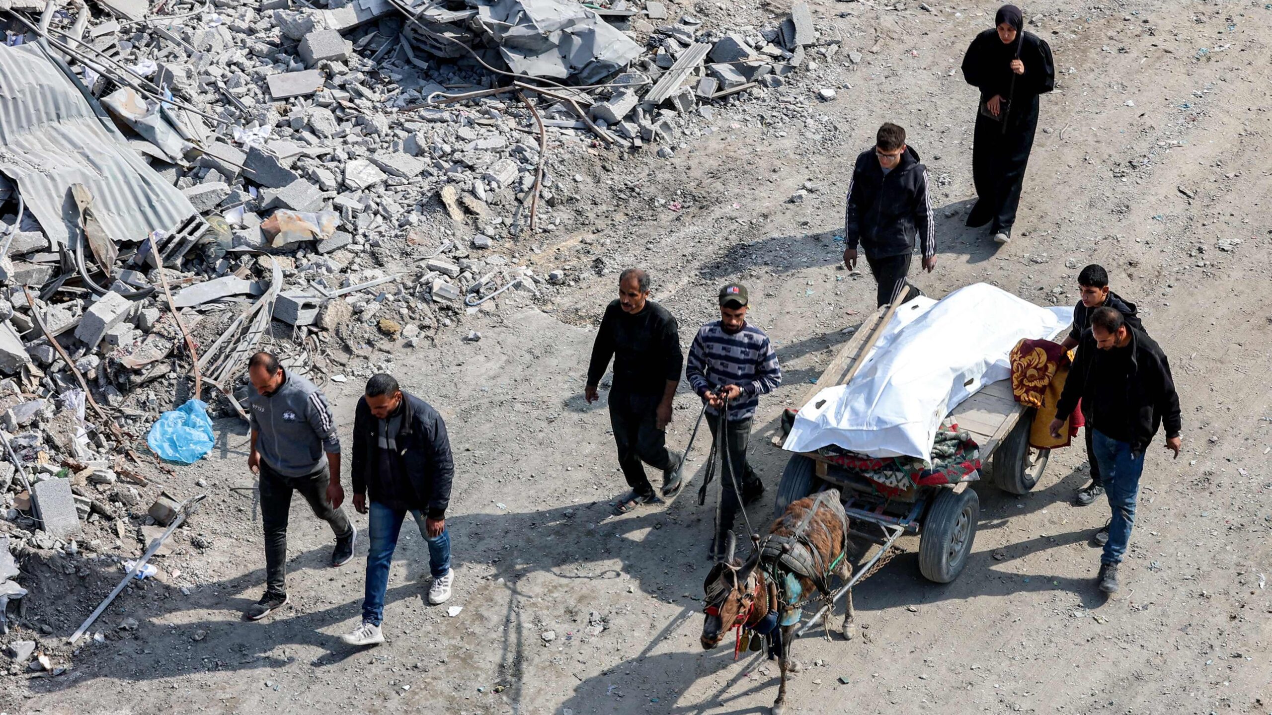 Defensa Civil Palestina busca a 10.000 personas entre las ruinas Defensa Civil Palestina busca a 10.000 personas entre las ruinas