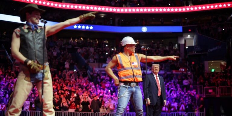 Village People y la nueva canción protesta