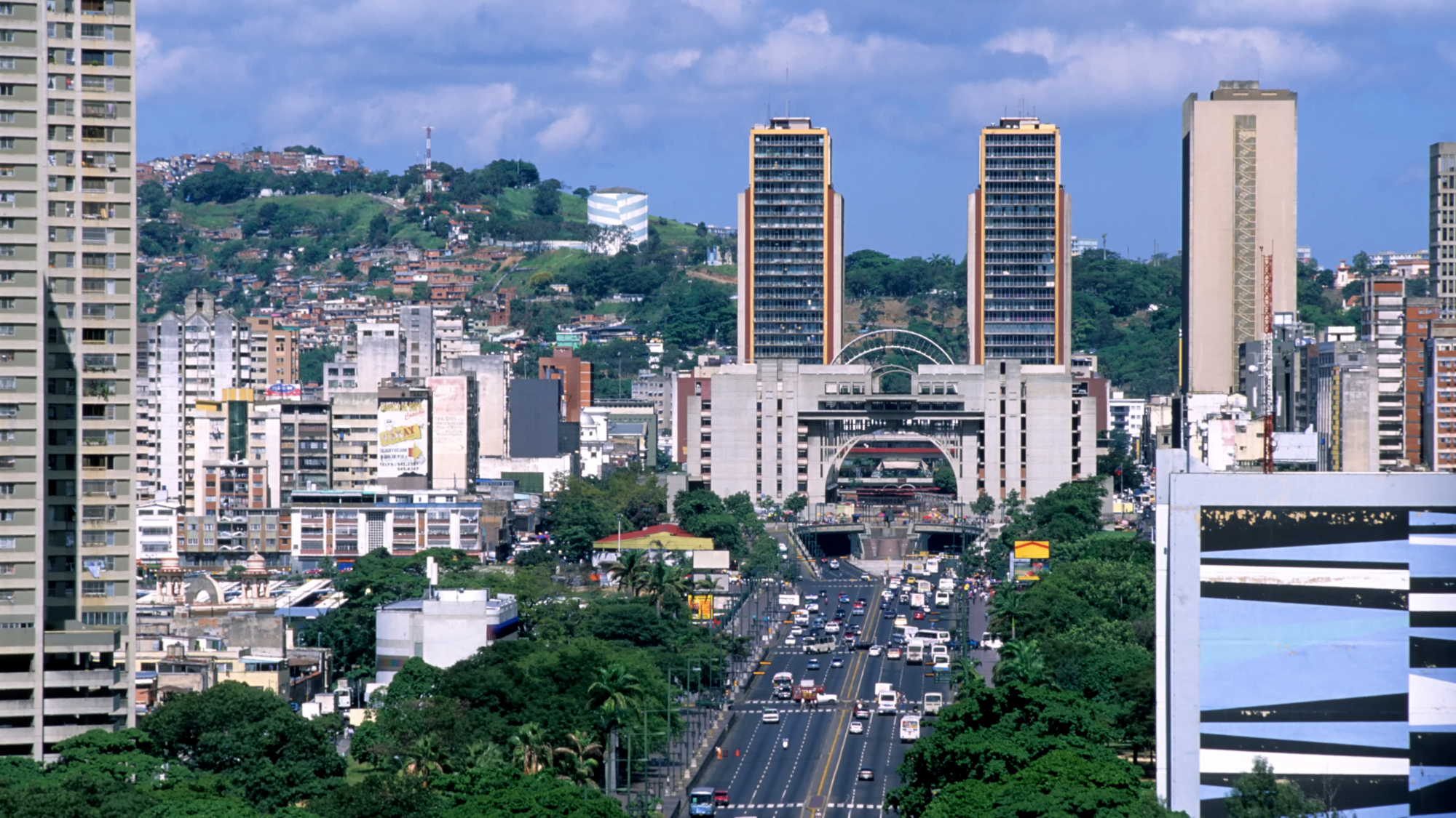 Participan en Caracas unas 1.000 personas en competencia tradicional de carros deslizables