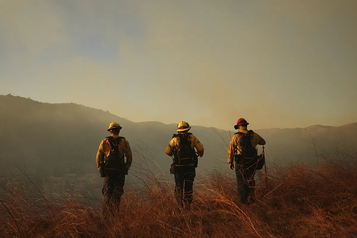 Un nuevo incendio que afecta a miles de personas al norte de Los Ángeles se suma a los devastadores fuegos que asolan la ciudad Un nuevo incendio que afecta a miles de personas al norte de Los Ángeles se suma a los devastadores fuegos que asolan la ciudad