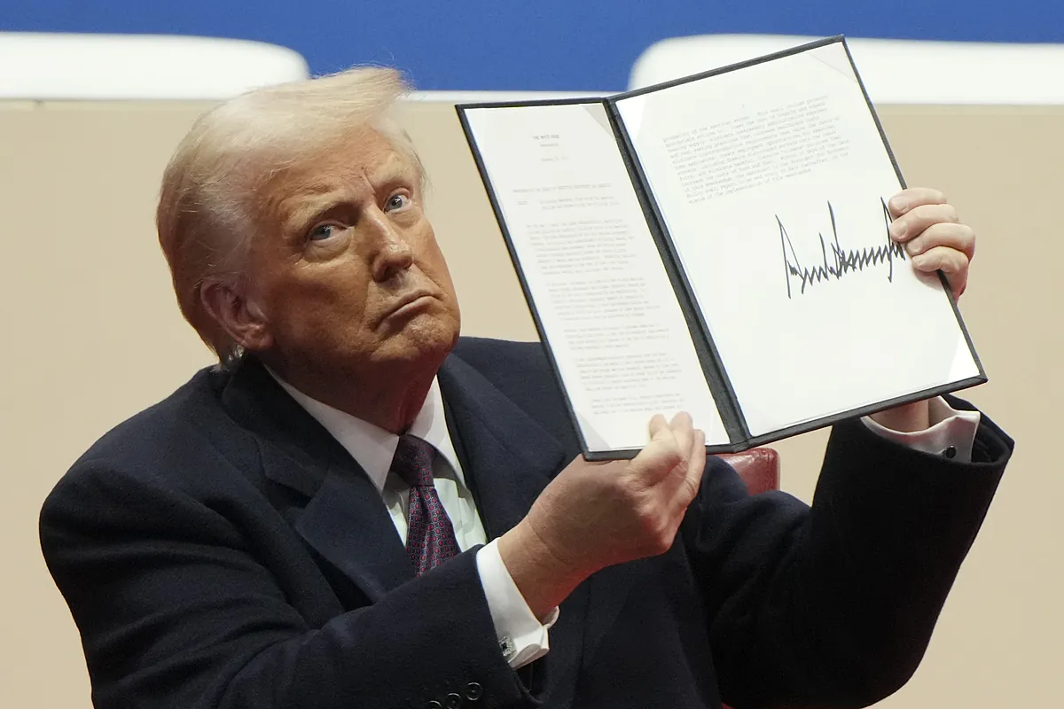 Retrato de Trump compuesto a jirones
