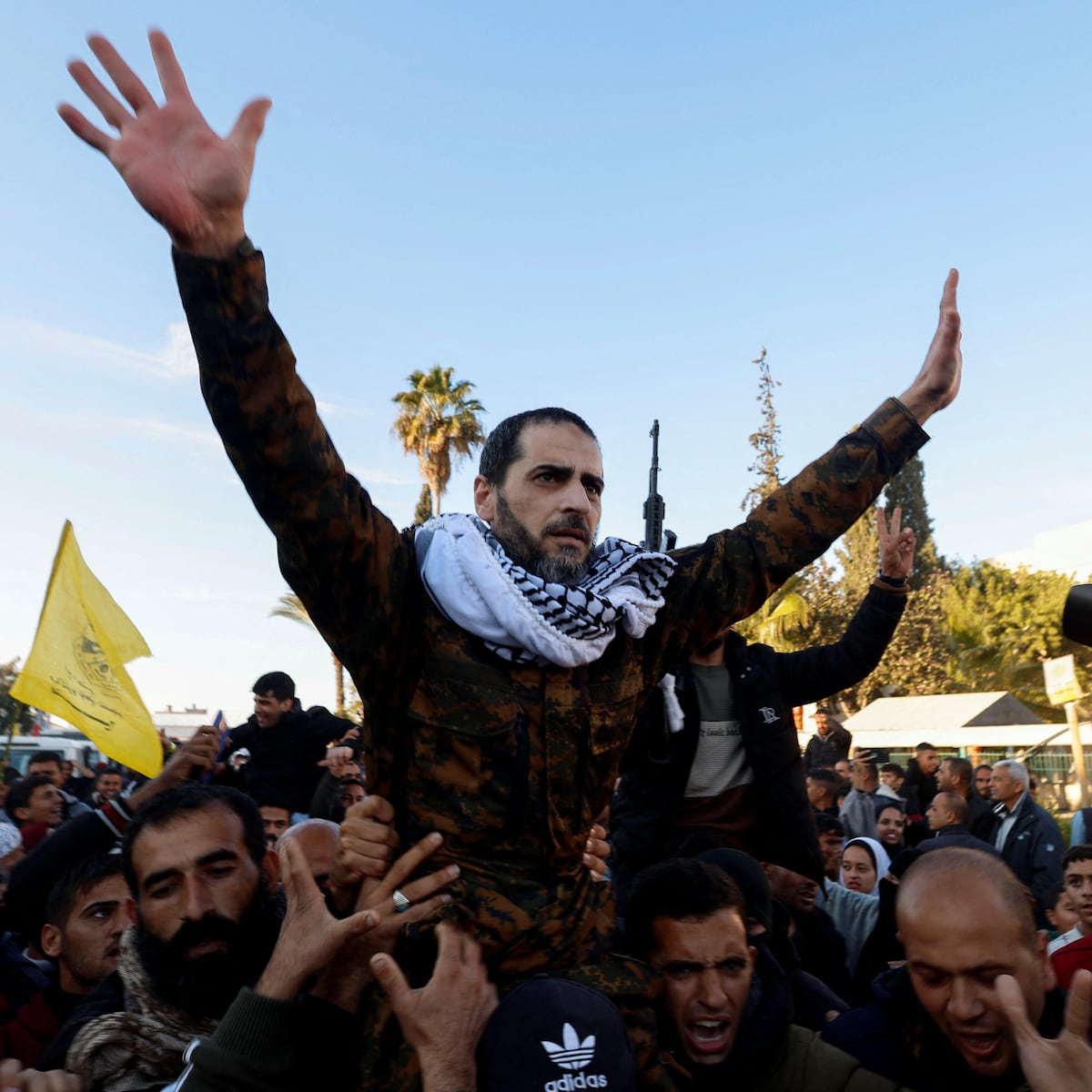 200 palestinos y cuatro mujeres israelíes, los rehenes que han sido liberados durante el segundo intercambio entre Israel y Hamás | El PAÍS Exprés 200 palestinos y cuatro mujeres israelíes, los rehenes que han sido liberados durante el segundo intercambio entre Israel y Hamás | El PAÍS Exprés