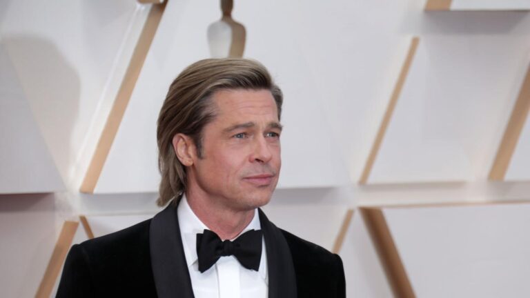 Brad Pitt reacciona a los estafadores que usaron sus fotos para robar cientos de miles de dólares a una mujer