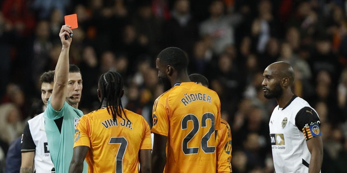 Real Madrid TV no se ‘corta’ tras el partido de Mestalla: “Mugrienta Liga” Real Madrid TV no se ‘corta’ tras el partido de Mestalla: “Mugrienta Liga”