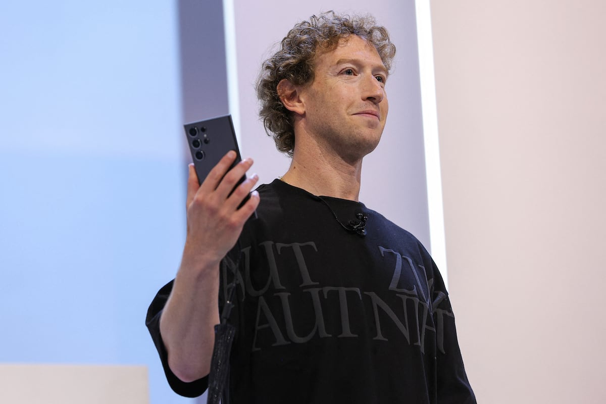 Facebook se sube al tren de Trump | Opinión