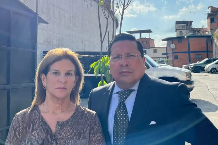 Esposa de Perkins Rocha denunció aislamiento prolongado del preso político Esposa de Perkins Rocha denunció aislamiento prolongado del preso político