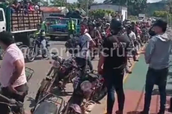 Desplazados colombianos llegan a municipio zuliano: alcaldía habilitó un estadio para recibirlos