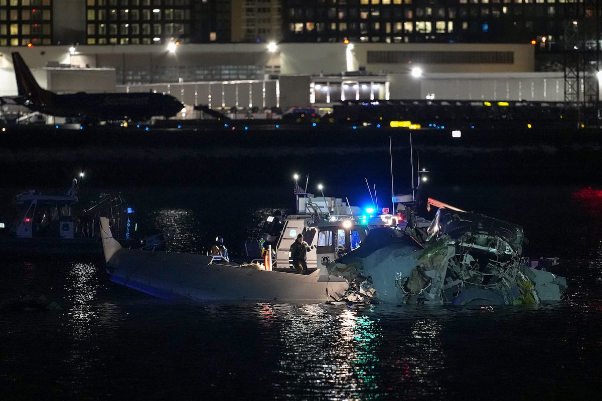Lo que se sabe del accidente entre un avión y un helicóptero en Washington | Internacional Lo que se sabe del accidente entre un avión y un helicóptero en Washington | Internacional