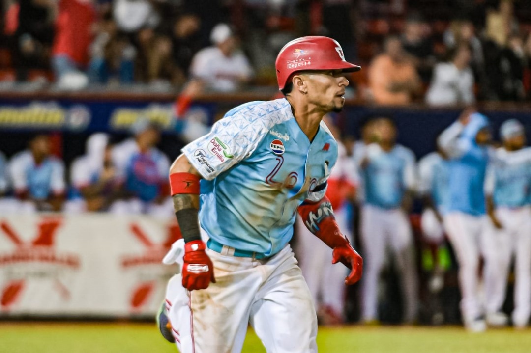 Gorky Hernández vuelve a duplicar y pasa a dos leyendas del Cardenales en hits Gorky Hernández vuelve a duplicar y pasa a dos leyendas del Cardenales en hits