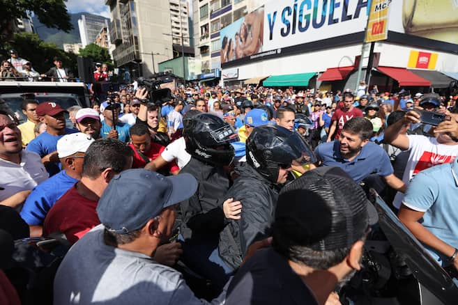 Las preguntas que deja video de la presunta detención de Roalmi Cabeza, motorizado de María Corina Machado, en Venezuela