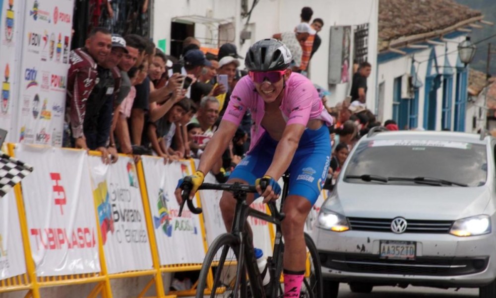 Jhonny Araujo triunfa en el inicio de la Vuelta al Táchira con Roniel Campos 4° y Jefferson Ruiz 5° – Revista Mundo Ciclístico Jhonny Araujo triunfa en el inicio de la Vuelta al Táchira con Roniel Campos 4° y Jefferson Ruiz 5° – Revista Mundo Ciclístico