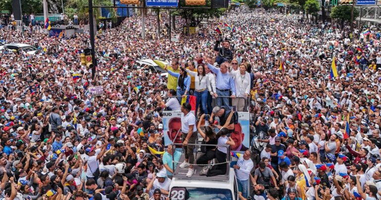 Al grito de “Gloria al bravo pueblo”, la oposición de Venezuela se moviliza en una jornada histórica contra el régimen de Maduro
