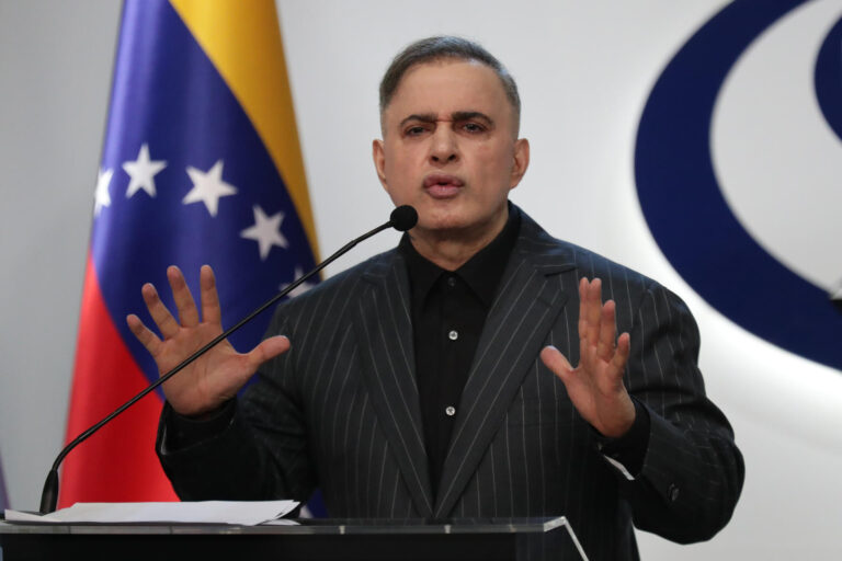 Saab busca que Petro corrija “exabrupto” de inmiscuirse en Venezuela