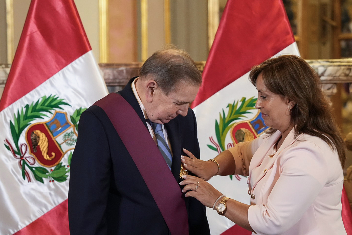 Perú condecoró a Edmundo González con la Orden del Sol Perú condecoró a Edmundo González con la Orden del Sol