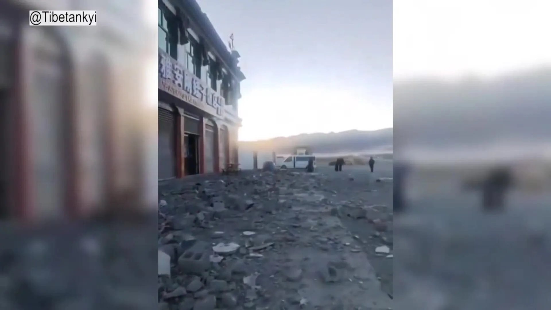 Ascienden a 126 los muertos por un terremoto de magnitud 6,8 en Tíbet (China)