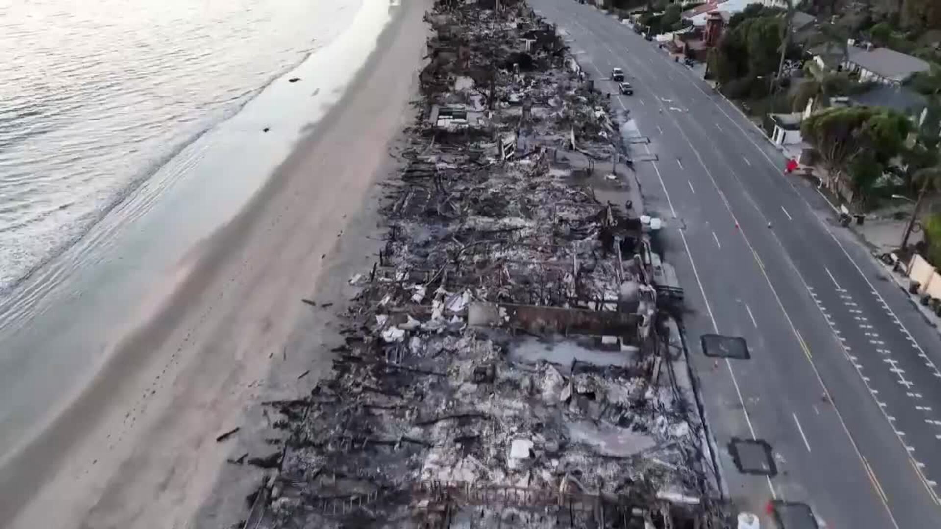 Incendio de barrio acomodado de Los Ángeles se perfila como el más costoso de California Incendio de barrio acomodado de Los Ángeles se perfila como el más costoso de California
