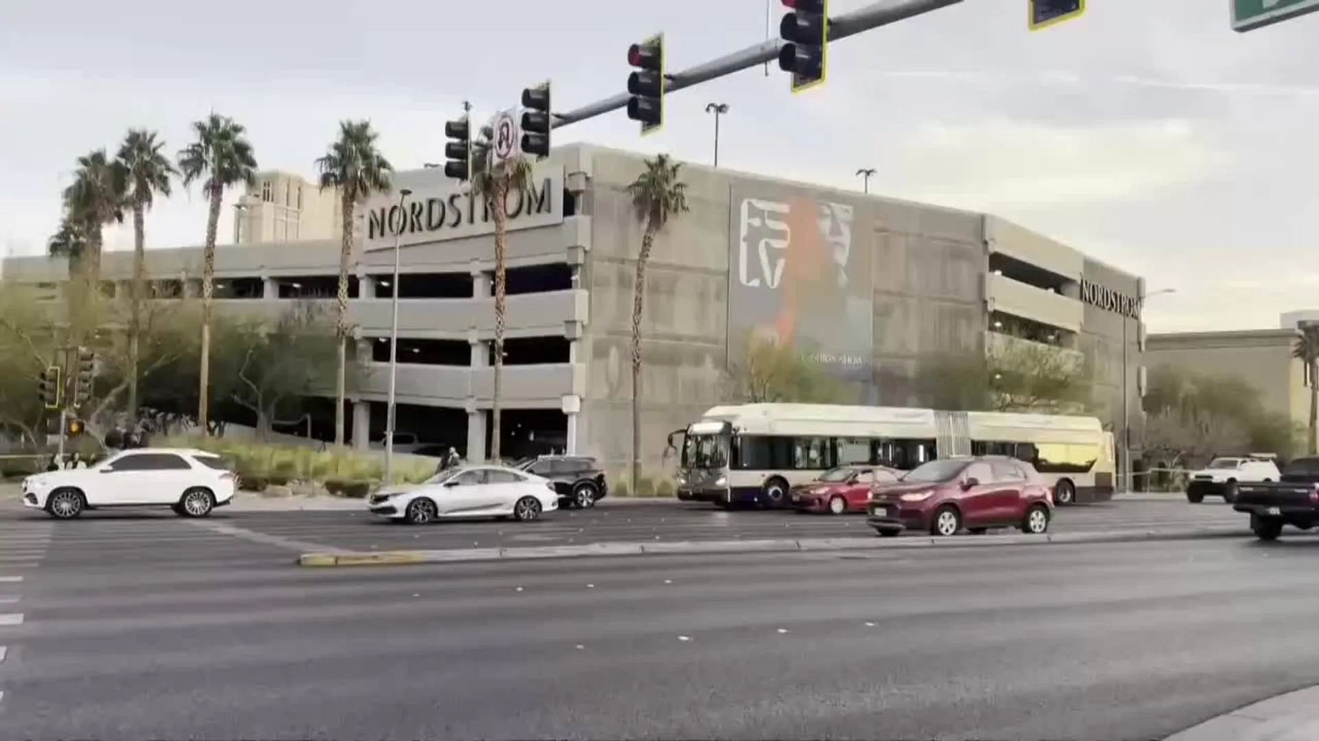 Investigan como posible acto terrorista la explosión de Cybertruck frente a un Trump Hotel Investigan como posible acto terrorista la explosión de Cybertruck frente a un Trump Hotel
