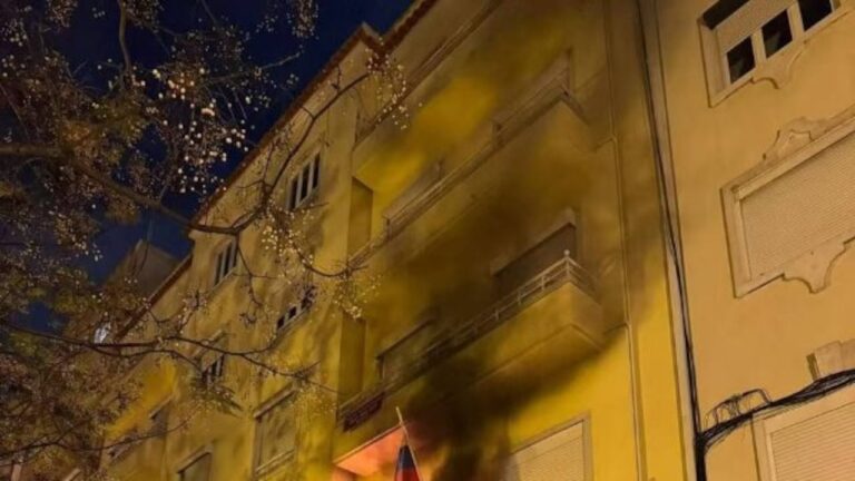 Bomba Molotov impactó el consulado de Venezuela en Lisboa. Gobierno de Maduro culpa al fascismo
