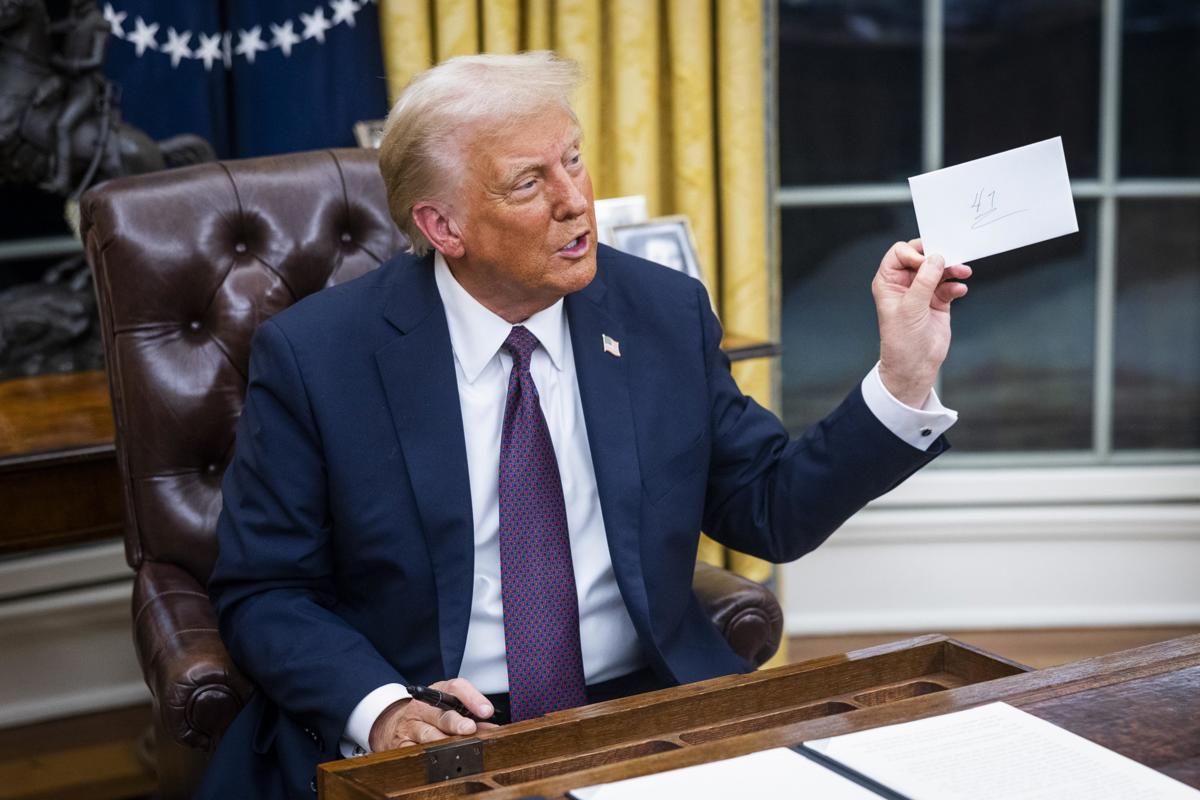 Trump evalúa dejar de comprar petróleo a Venezuela Trump evalúa dejar de comprar petróleo a Venezuela