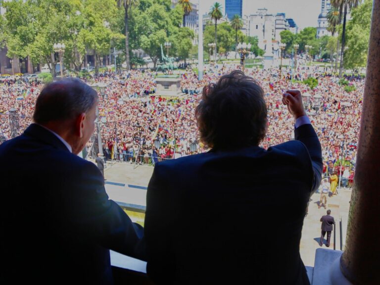 Javier Milei recibió al opositor González Urrutia en Casa Rosada como presidente electo