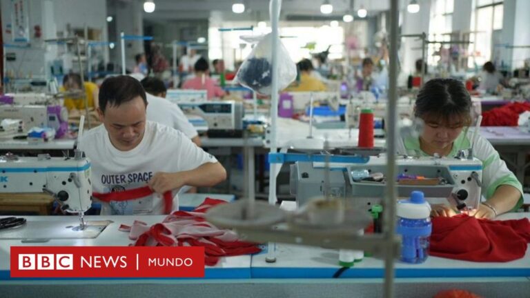 Si un mes tiene 31 días, trabajo 31 días”: las fábricas donde el gigante chino Shein produce las baratas prendas de moda “ultrarrápida