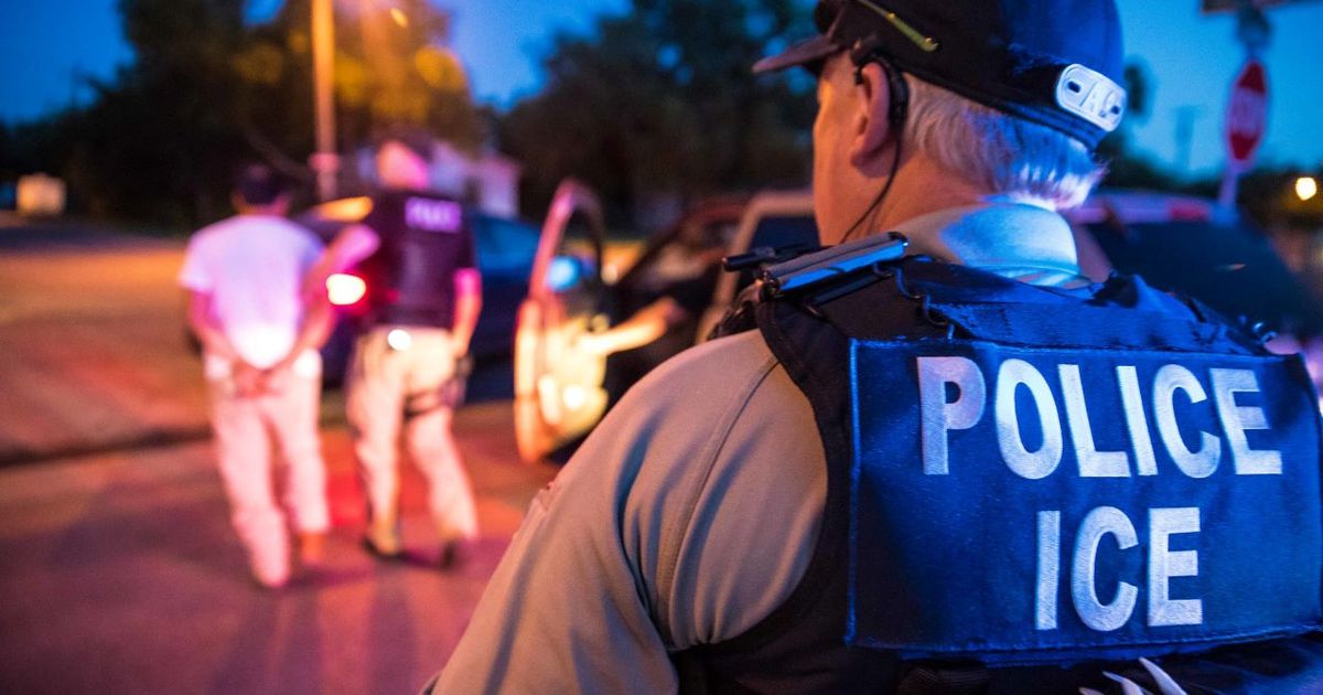 ICE detiene a migrantes indocumentados en una fiesta, muchos vinculados al Tren de Aragua ICE detiene a migrantes indocumentados en una fiesta, muchos vinculados al Tren de Aragua