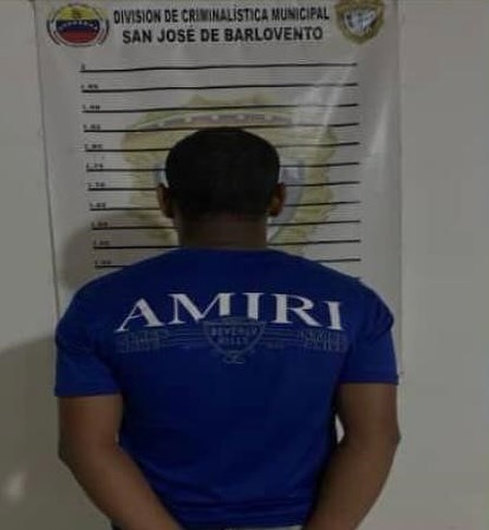 De un palazo le abrió la cabeza a su primo y fue detenido