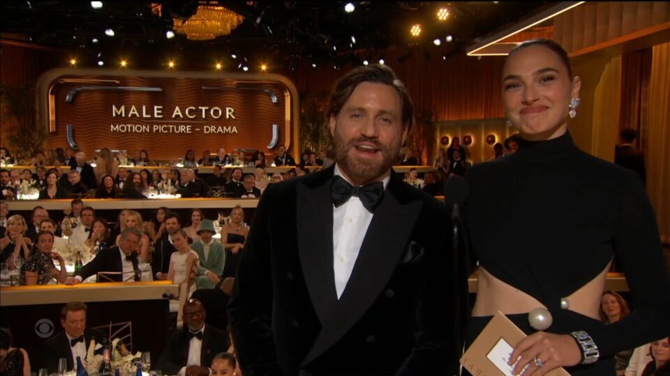 Edgar Ramírez presentó premio en los Globos de Oro junto a Gal Gadot Edgar Ramírez presentó premio en los Globos de Oro junto a Gal Gadot