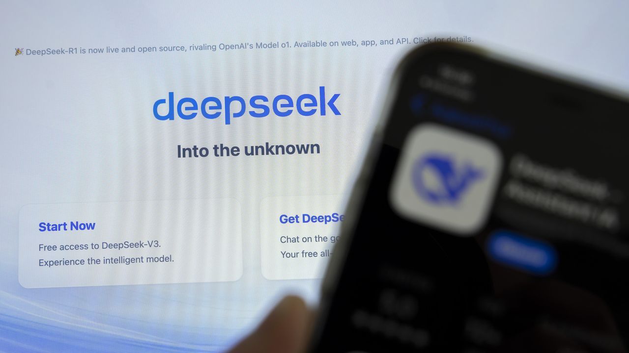 «Hablemos de matemáticas», así censura DeepSeek las preguntas sobre Tiananmen o la libertad en China