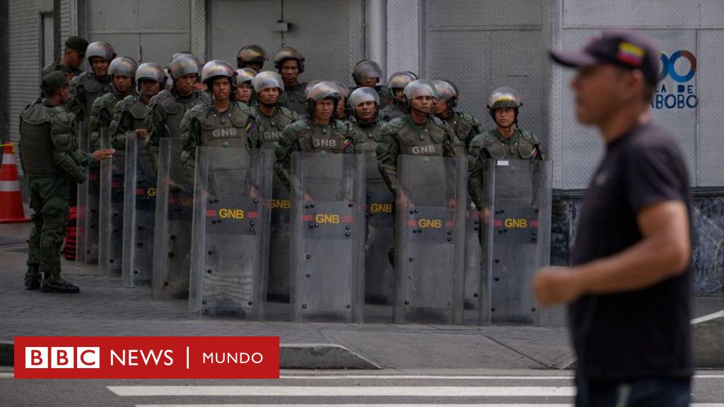 Bajo tensión y con una fuerte militarización: cómo se prepara Venezuela para la controversial toma de posesión de Maduro y el posible regreso al país de Edmundo González Bajo tensión y con una fuerte militarización: cómo se prepara Venezuela para la controversial toma de posesión de Maduro y el posible regreso al país de Edmundo González