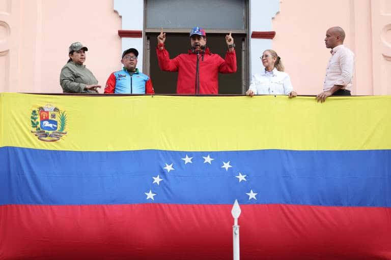 Acusa Maduro a Machado de fingir un autosecuestro Acusa Maduro a Machado de fingir un autosecuestro