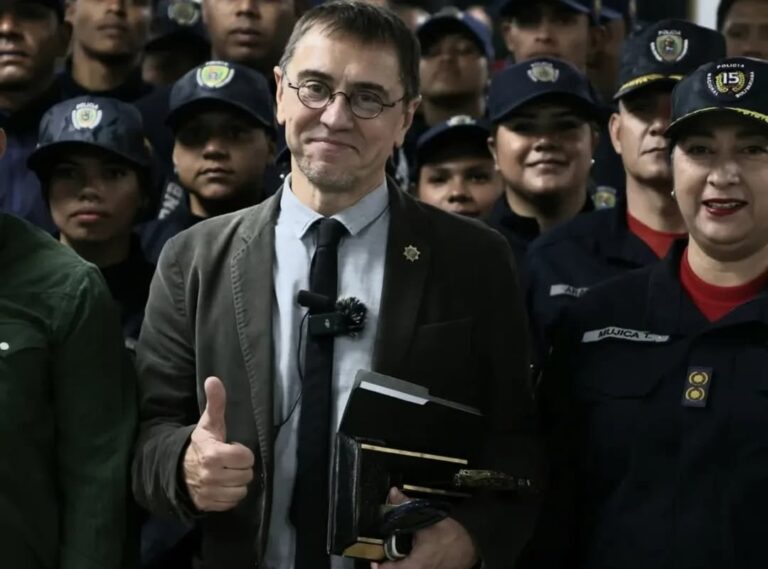 Politólogo español dictó taller sobre DDHH en El Helicoide, centro señalado de torturas