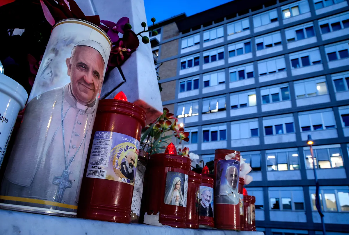 Una neumóloga sobre el estado de salud del Papa: "De ayer a hoy hay un empeoramiento muy evidente"