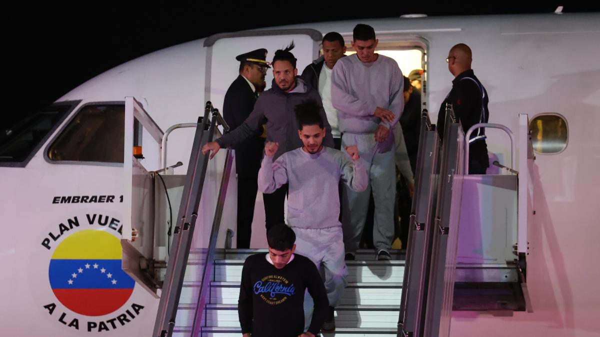 Venezuela recibe a deportados de EE.UU. y se materilizan acuerdos entre Caracas y Washington Venezuela recibe a deportados de EE.UU. y se materilizan acuerdos entre Caracas y Washington