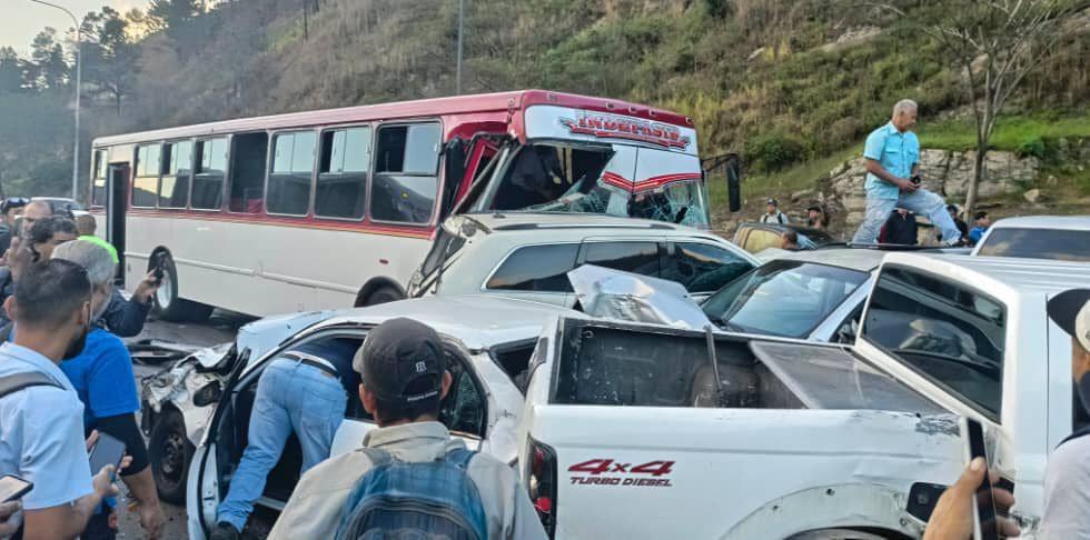 “Por suerte, el chofer no iba a alta velocidad”, dice sobreviviente de choque en Tazón