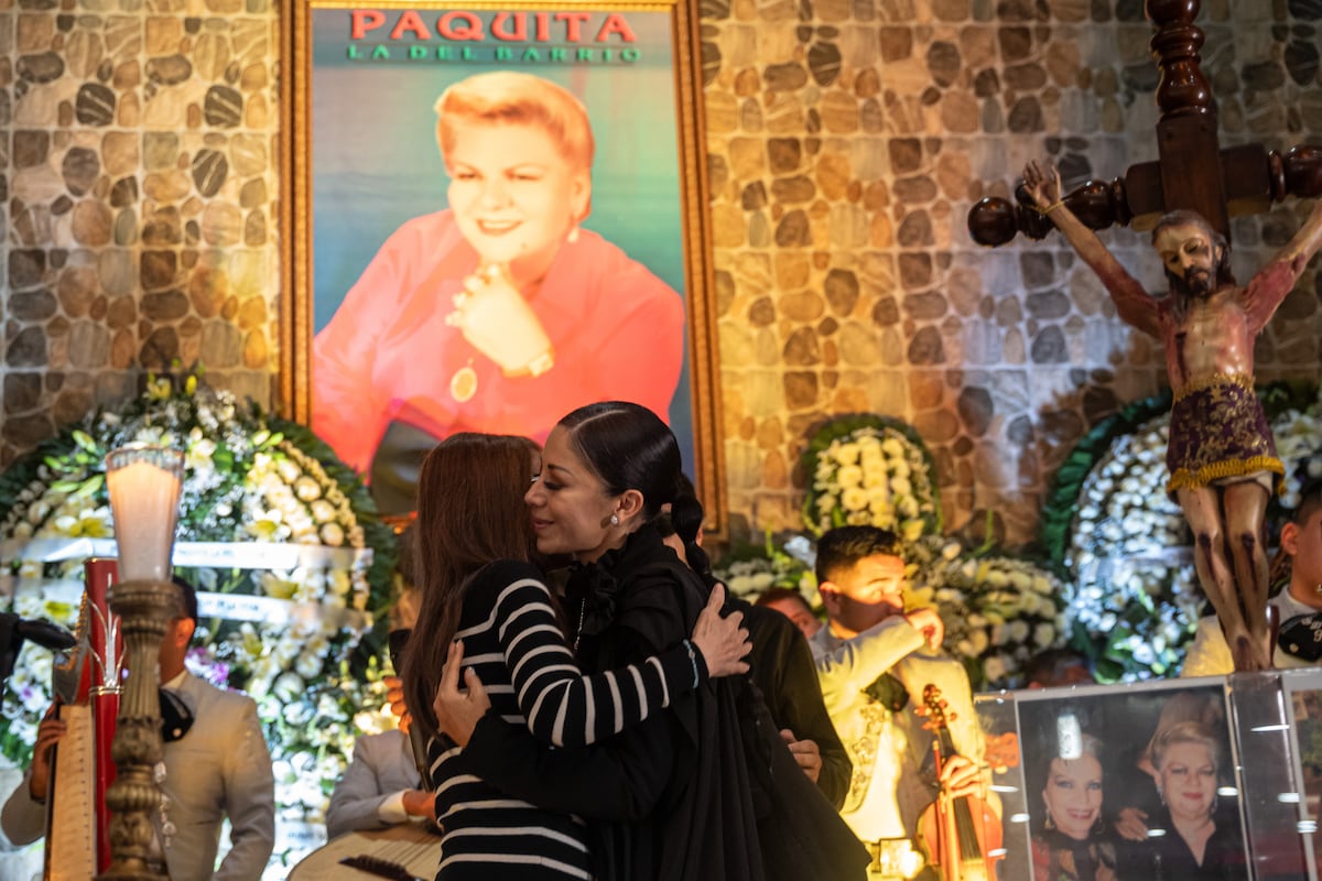El último adiós a Paquita la del Barrio, en imágenes