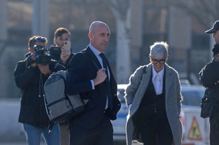 Rubiales anuncia que recurrirá la condena de 10.800 euros de multa por el beso no consentido a Hermoso