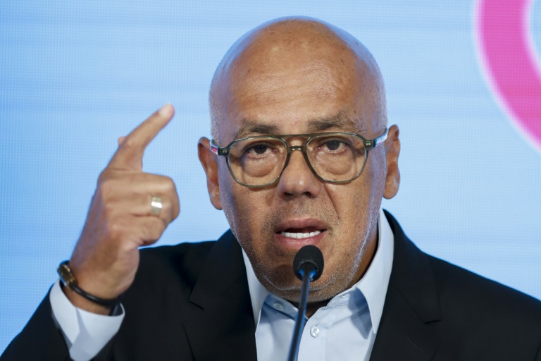 Venezuela dice que envío de migrantes en EEUU a cárcel salvadoreña es “crimen de lesa humanidad”