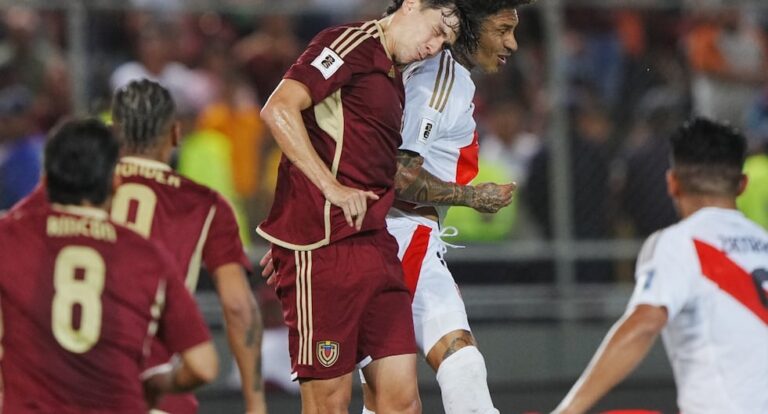 Selección peruana ’ El irrespetuoso gesto en el himno peruano y la furia de Paolo Guerrero con el árbitro: Lo que no se vio de la caída de Perú ante Venezuela ’ Eliminatorias 2026 | DEPORTE-TOTAL