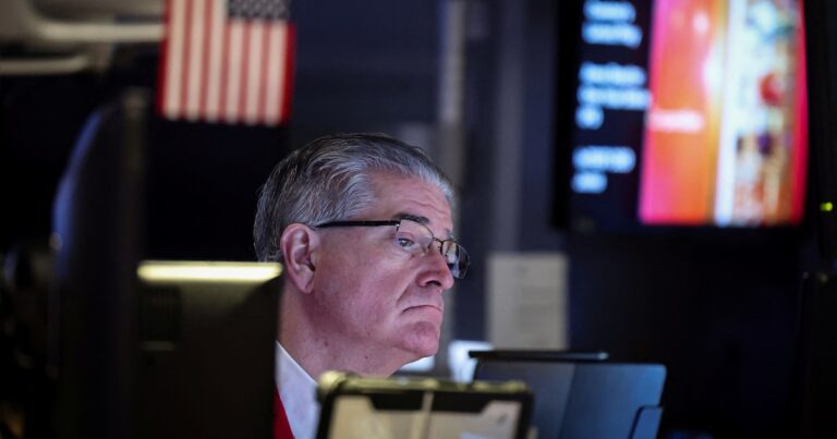 Jornada financiera: subió el dólar y cayó la Bolsa, en un mercado expectante por novedades sobre el FMI