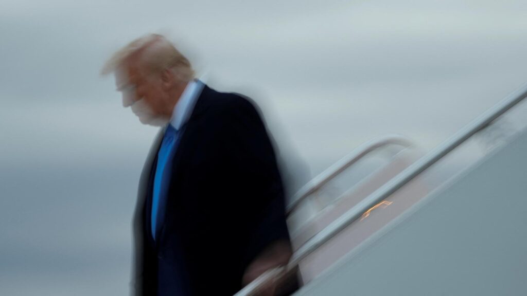 Trump dice que los aranceles son una “medicación” y “la única manera de curar” los déficits “masivos” con la UE y China Trump dice que los aranceles son una “medicación” y “la única manera de curar” los déficits “masivos” con la UE y China
