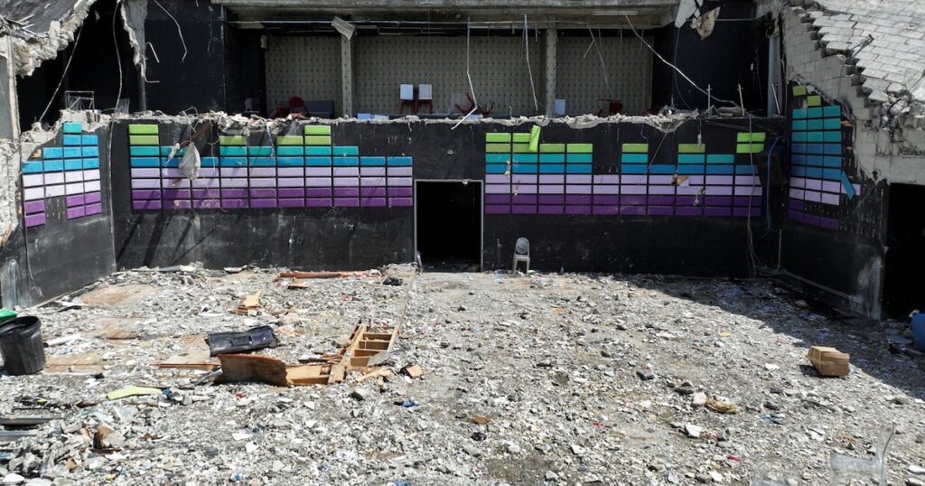 El dueño de la discoteca Jet Set de Santo Domingo dijo que colaborará con la Justicia tras la tragedia que dejó 231 muertos El dueño de la discoteca Jet Set de Santo Domingo dijo que colaborará con la Justicia tras la tragedia que dejó 231 muertos