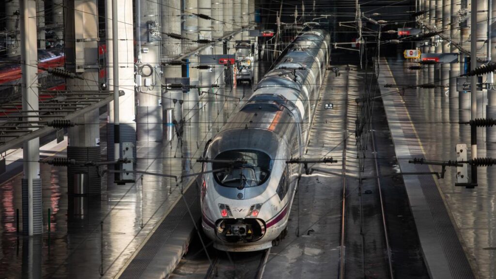 Apagón de luz en España, última hora de las causas del corte eléctrico, del estado del transporte e indemnizaciones