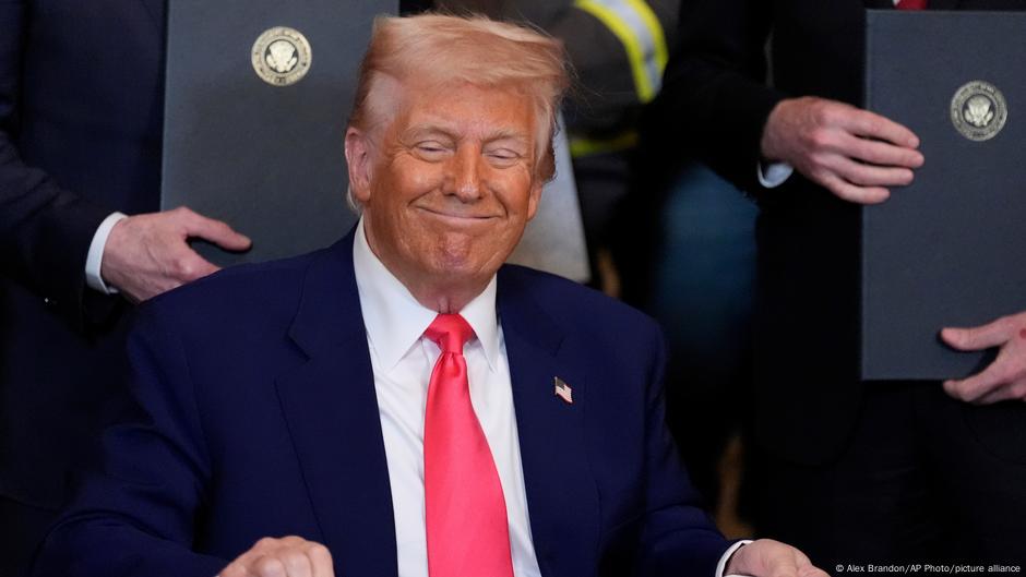 Trump pide a empresas de EE. UU. que regresen al país – DW – 09/04/2025 Trump pide a empresas de EE. UU. que regresen al país – DW – 09/04/2025