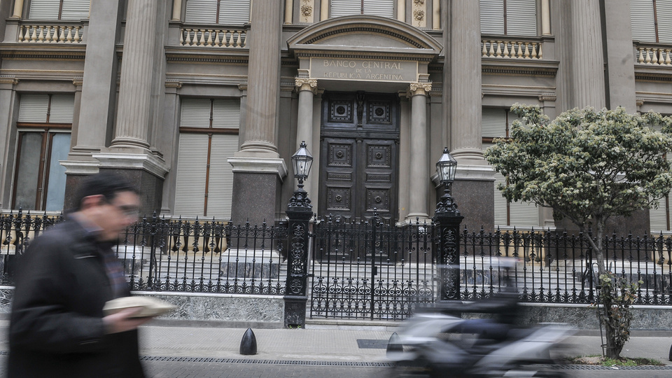 La guerra comercial pone en jaque al Banco Central | La autoridad monetaria pierde reservas y crece la brecha cambiaria